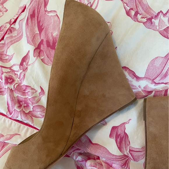 Kate Spade Tan Suede Crossover Wedge Pumps - Picture 10 of 13